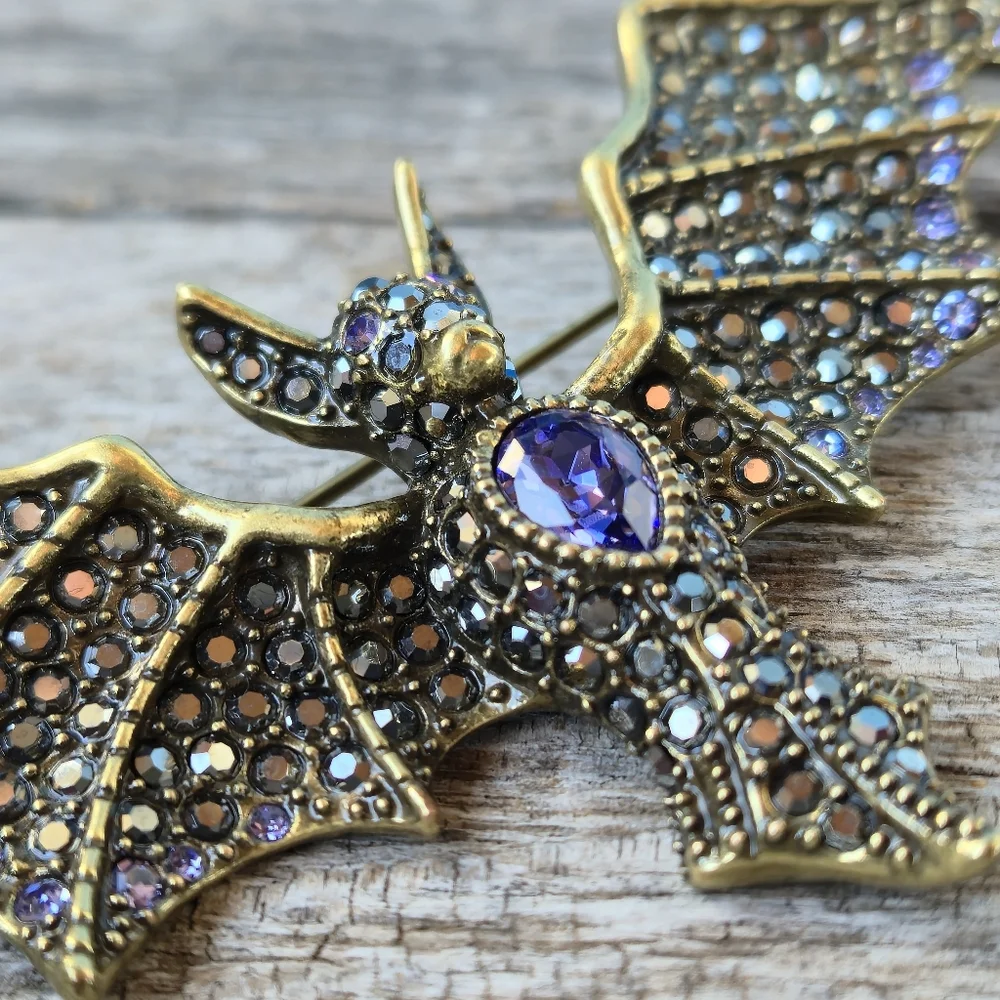 HEIDI DAUS Swarovski Crystal BAT Brooch Pin Mint Original Box Halloween Designer - Picture 10 of 16